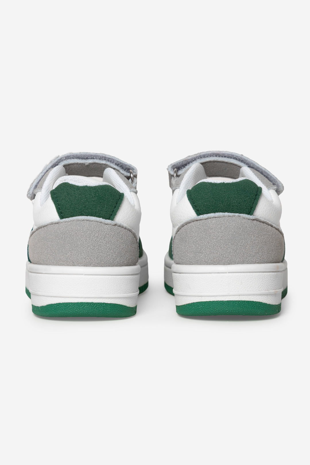 Boys court sneaker.