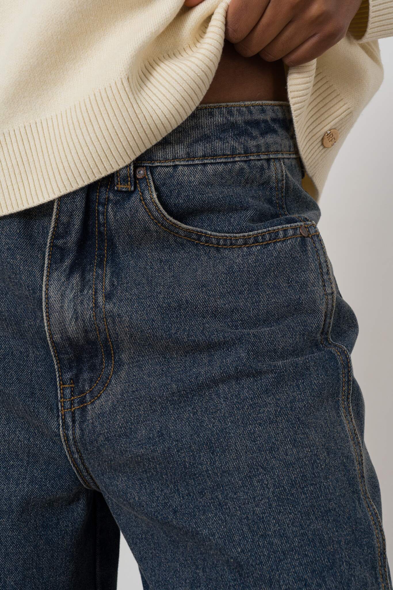 Hi Rise Barrel Jeans