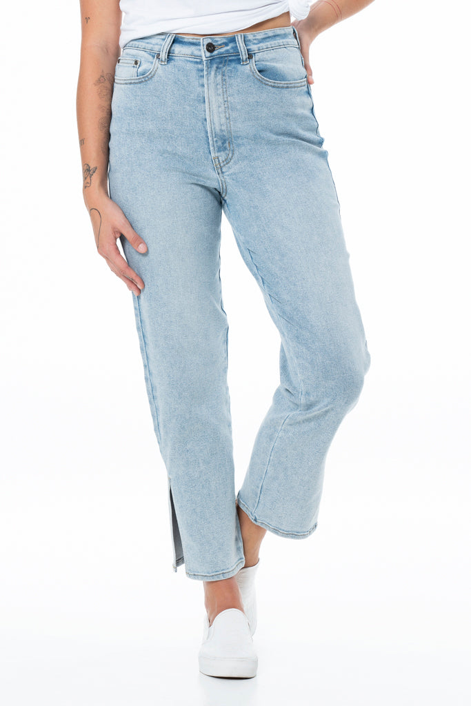 Rf13 Straight Leg Jeans _ 136359 _ Light Wash