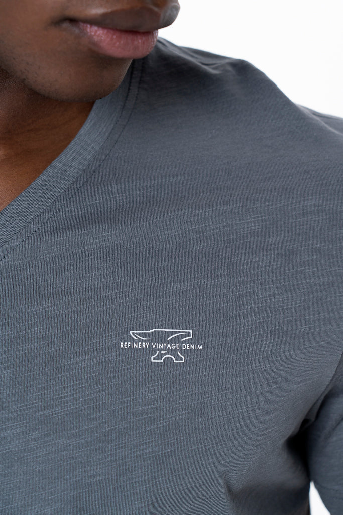 V-Neck T-Shirt _ 137175 _ Charcoal