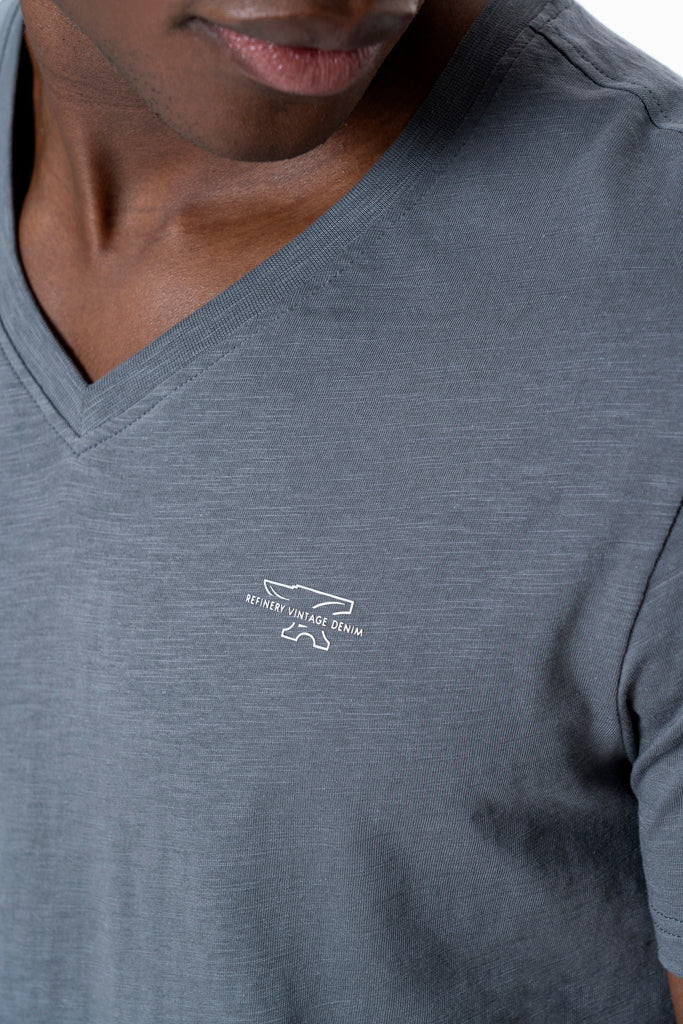 V-Neck T-Shirt _ 137175 _ Charcoal
