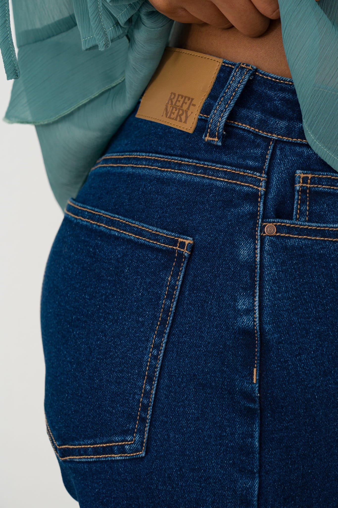 Straight-Leg-Fashion-Jeans