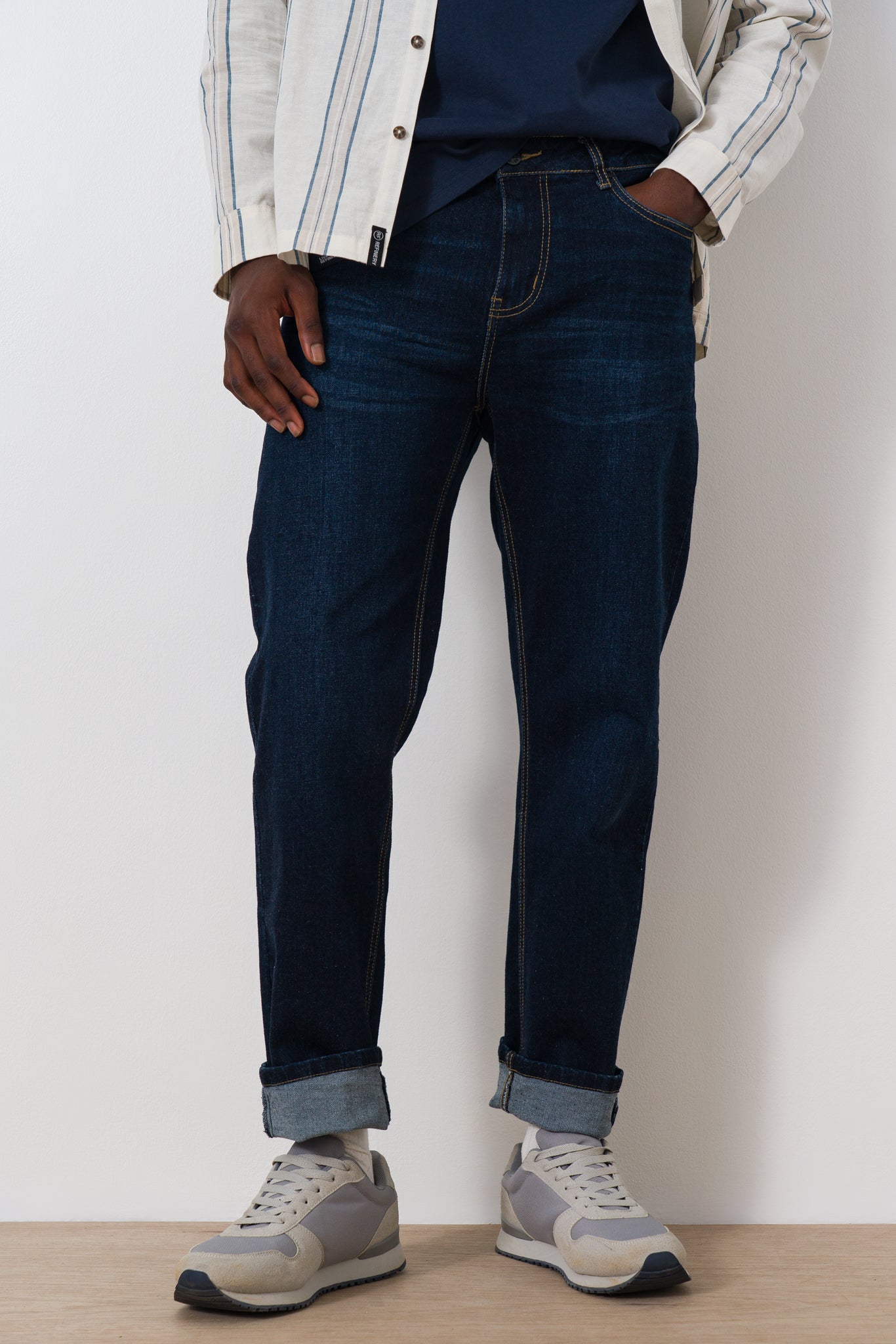 Straight-Leg-Jeans-2