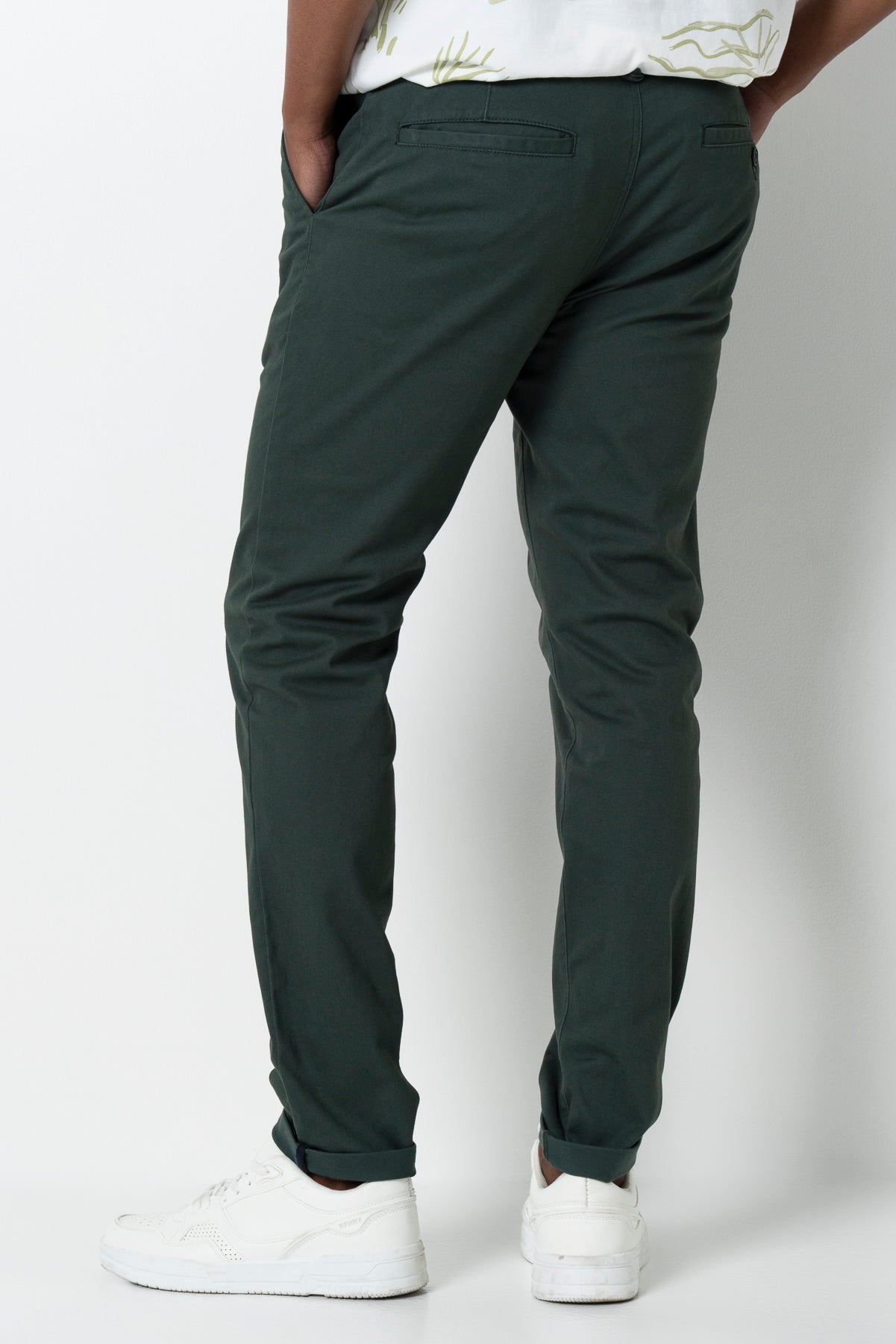 Chino Pants from REFINERY – Refinery