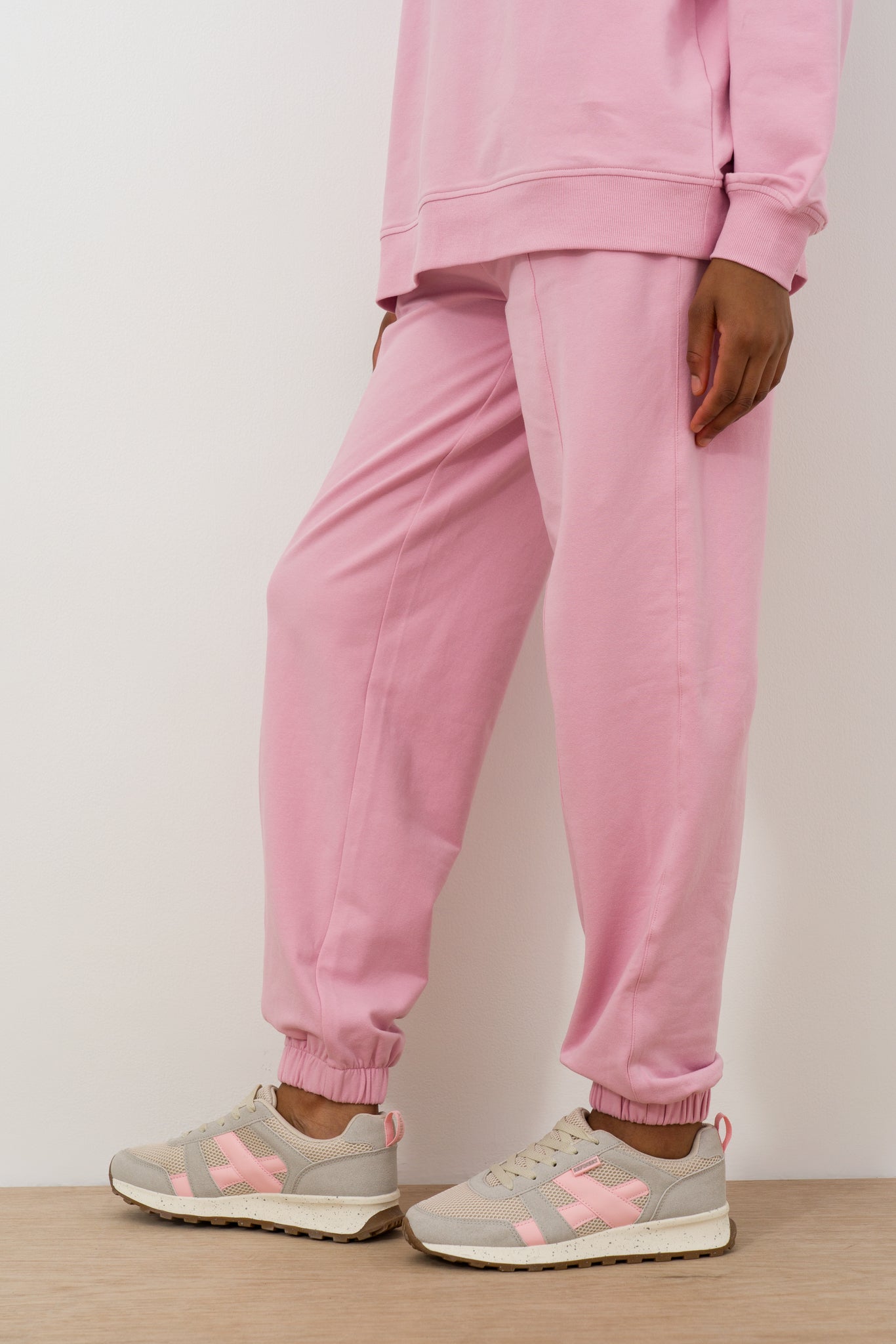 relaxed-fit-trackpants-10