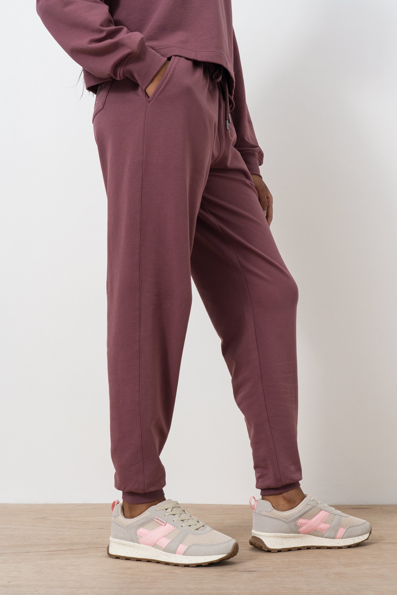 slim-fit-trackpants-4
