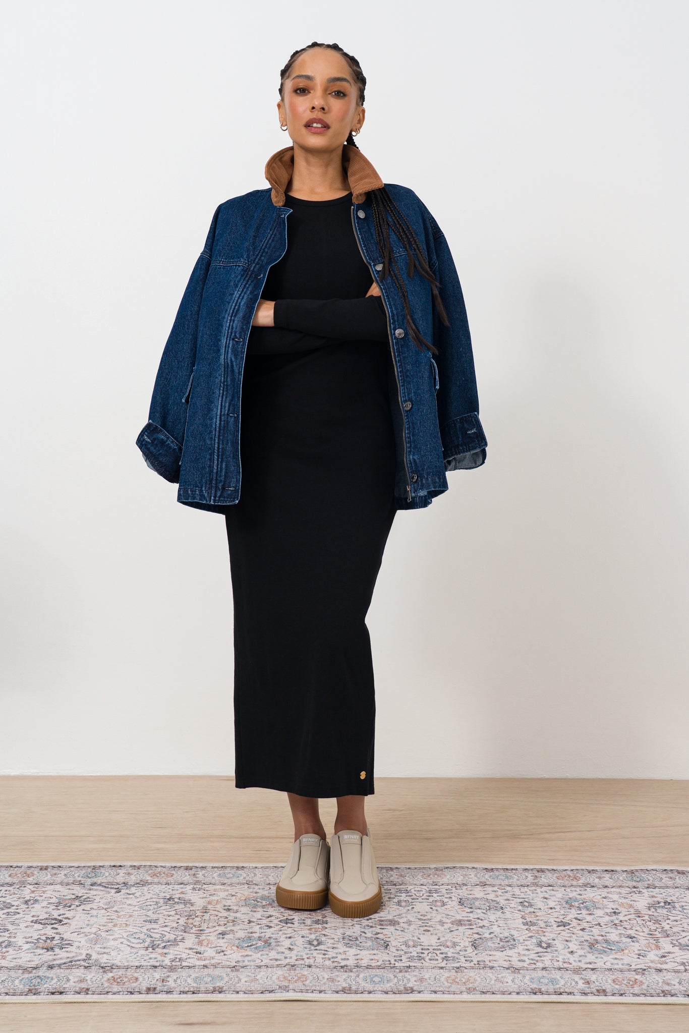 Crew-Neck-Bodycon-Dress