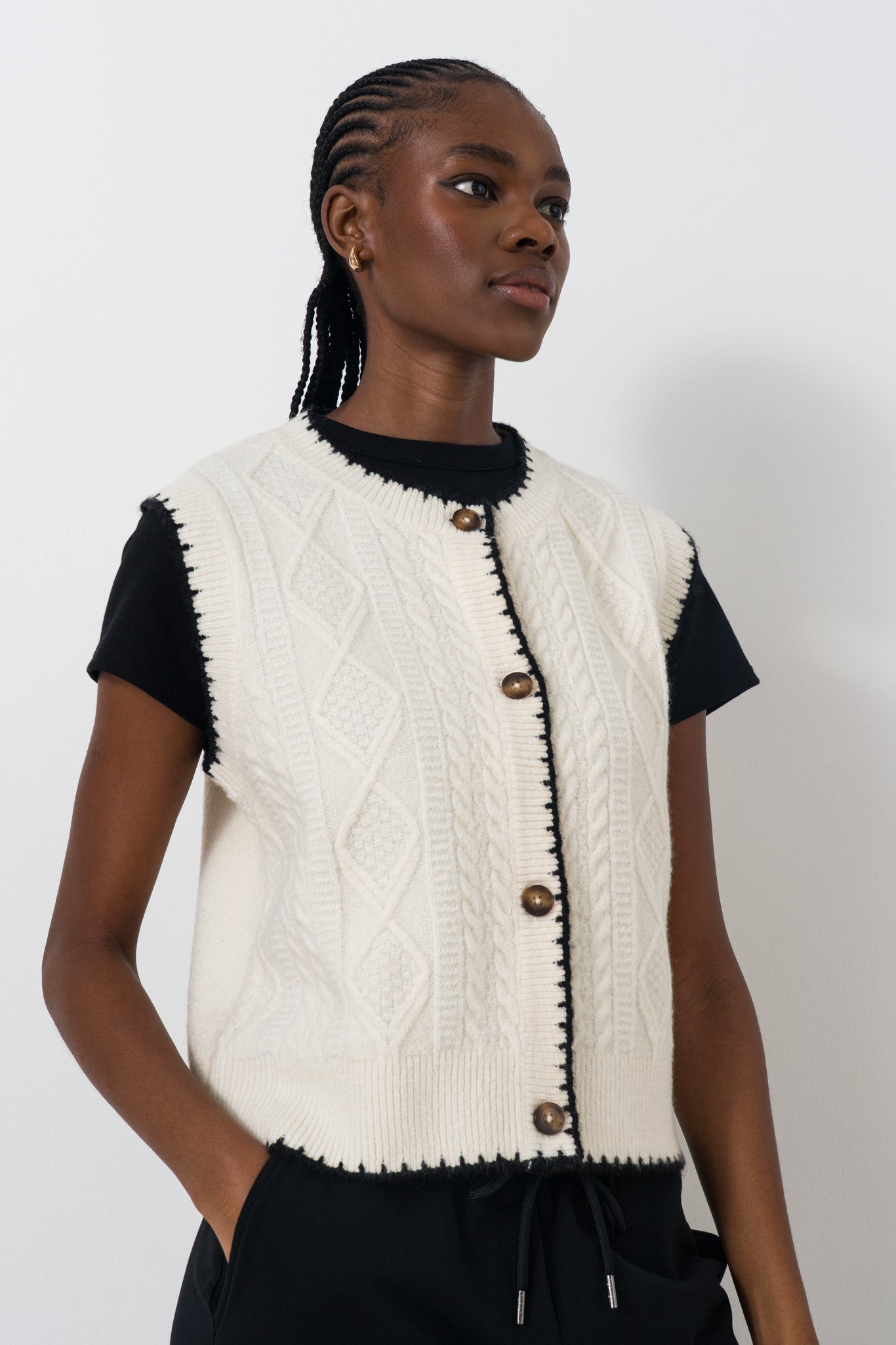 Sleeveless-Cardigan