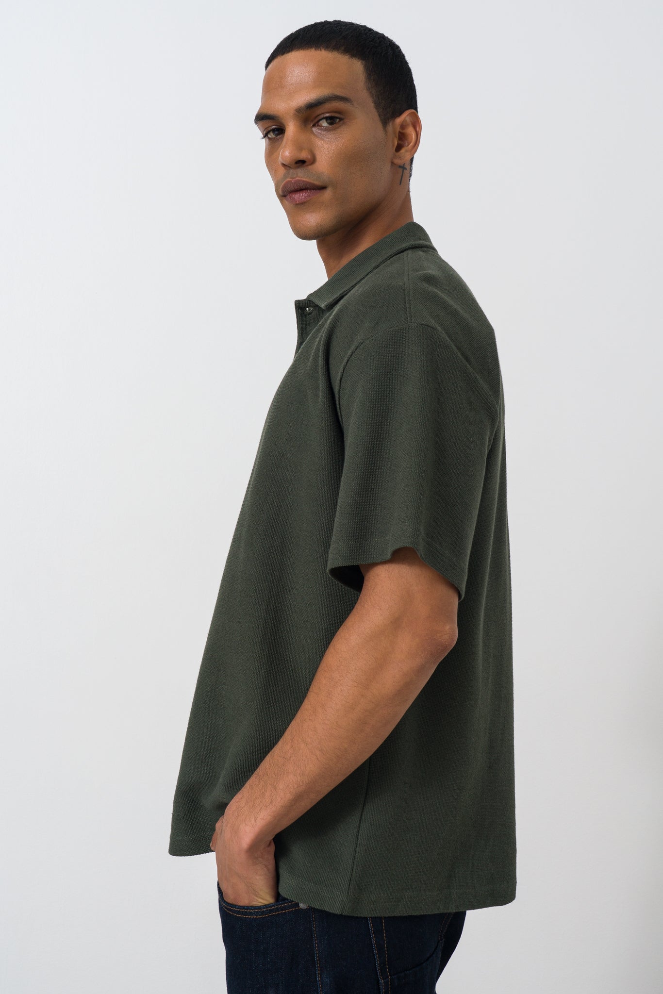 textured-oversized-golfer