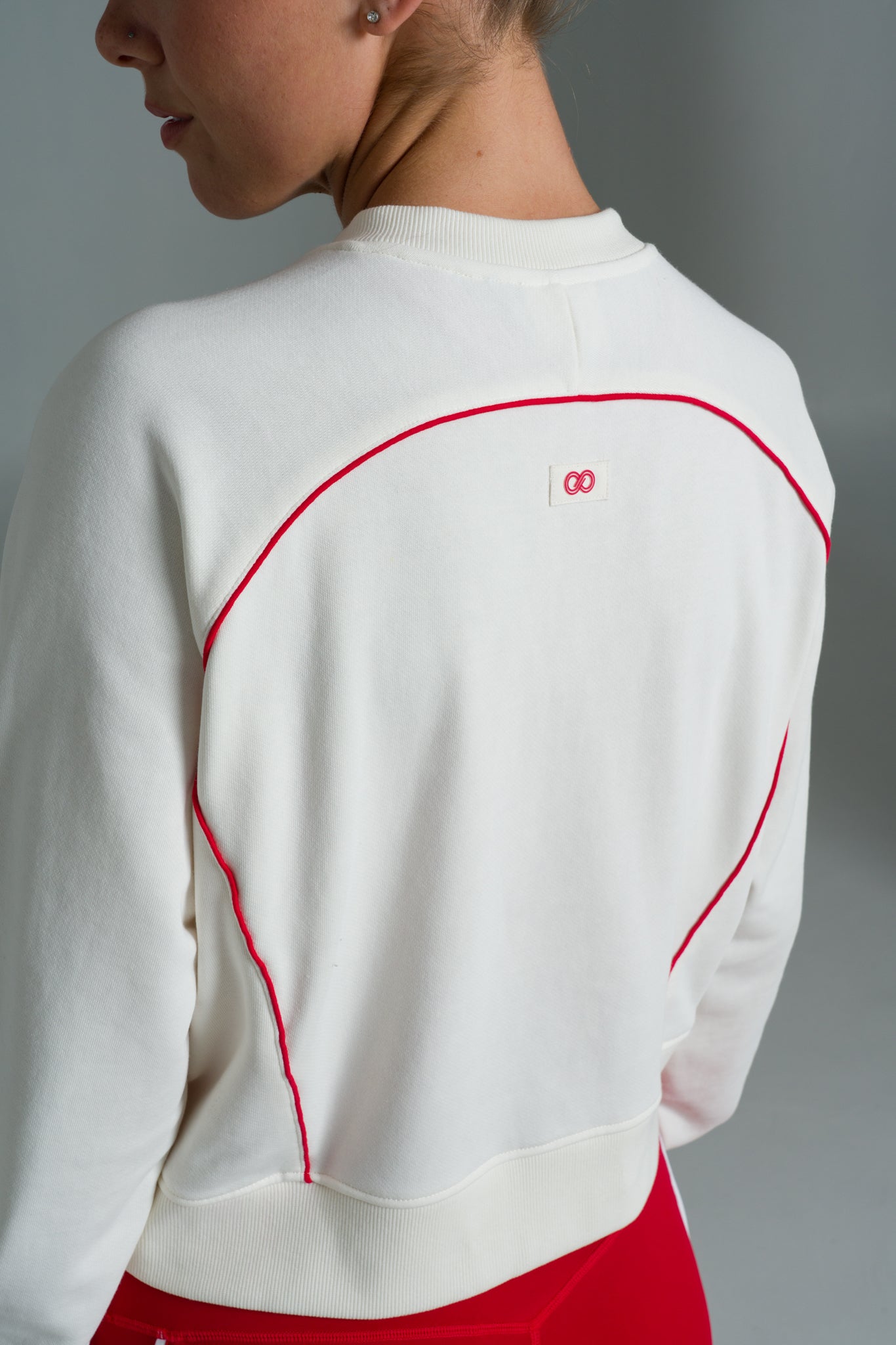 v-neck-sweat-top