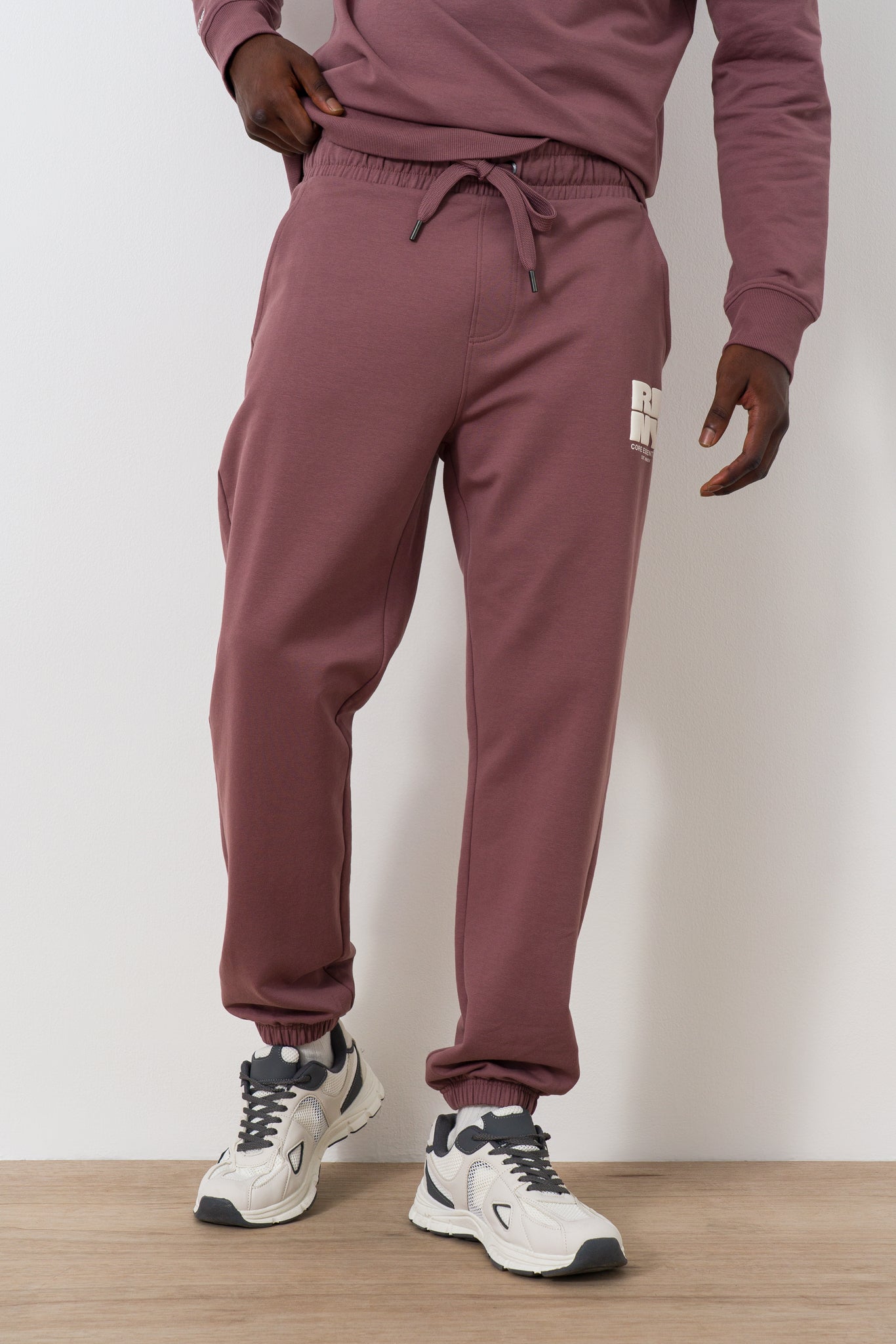 track-pants-10