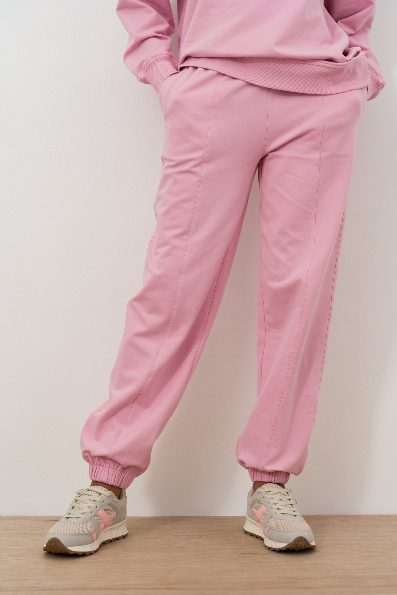 relaxed-fit-trackpants-10