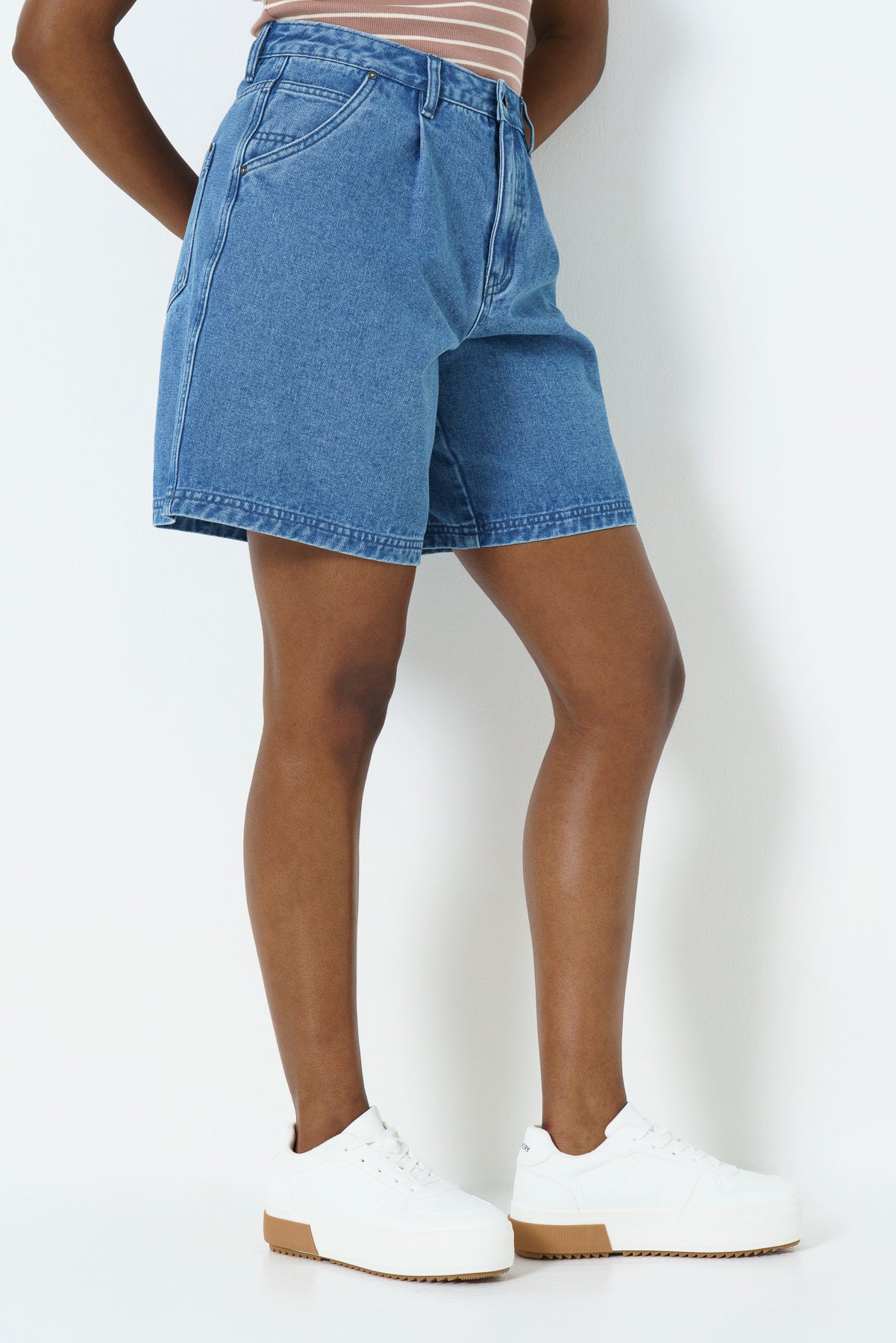 Pleat Hi Rise Bermuda _ 166092 _ Mid Wash