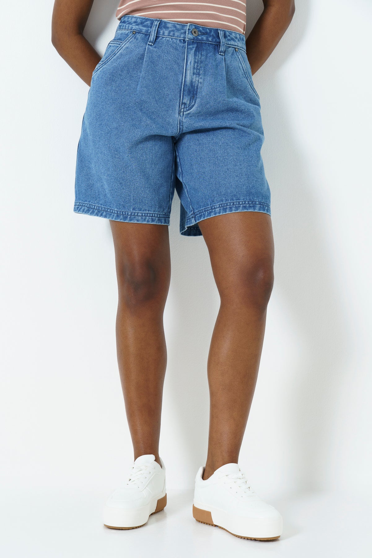 Pleat Hi Rise Bermuda _ 166092 _ Mid Wash
