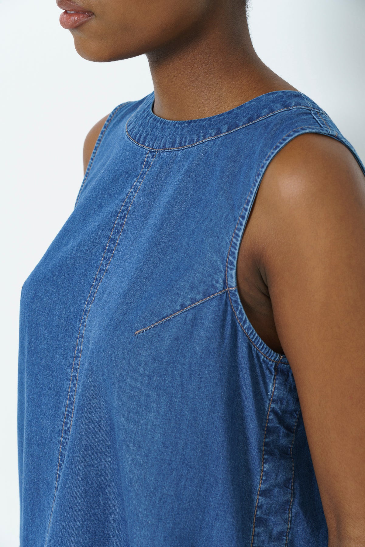 Curved Hen Tank _ 163511 _ Mid Wash