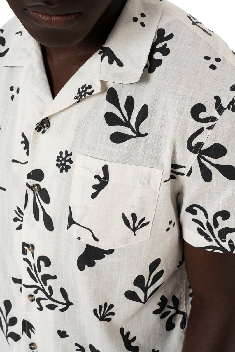 White floral print short sleeve slim fit shirt. This shirt is made out of our crosshatch cotton  which is light and breathable and ensures a comfortable fit.