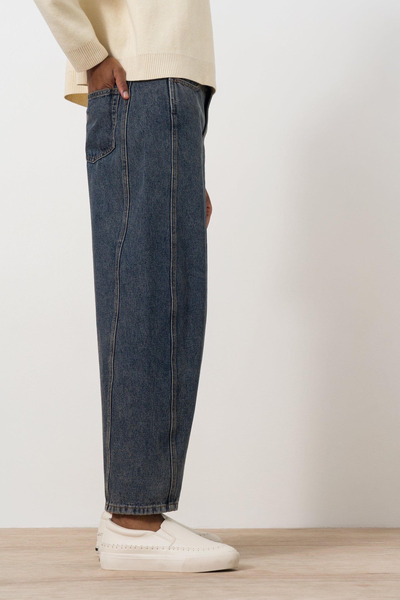 hi-rise-barrel-jeans-1