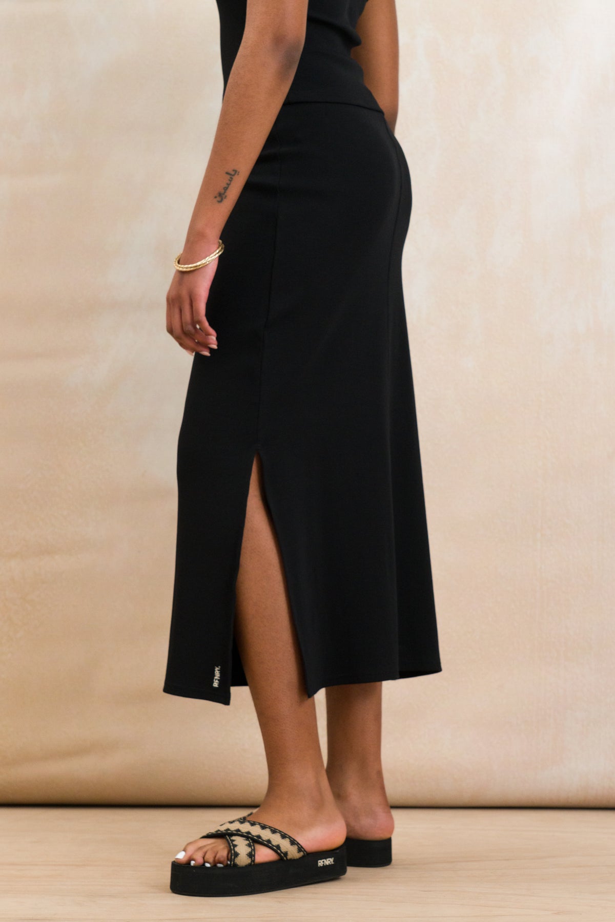 Ribbed Column Skirt