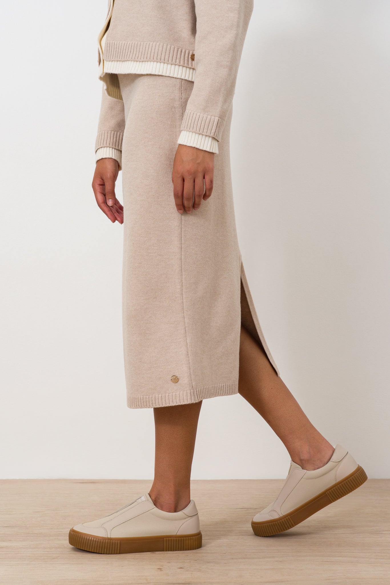 column-knit-skirt