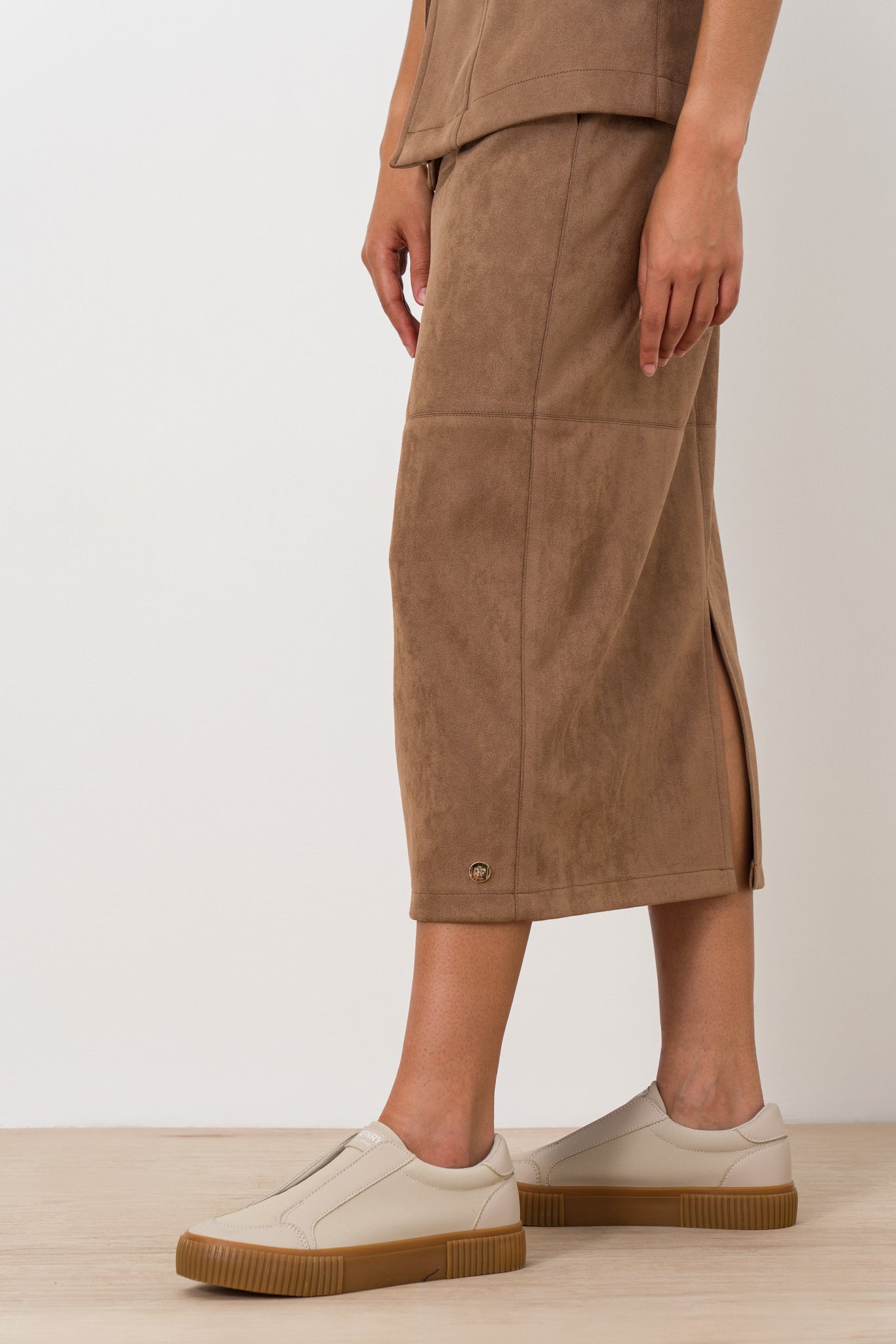suede-column-skirt