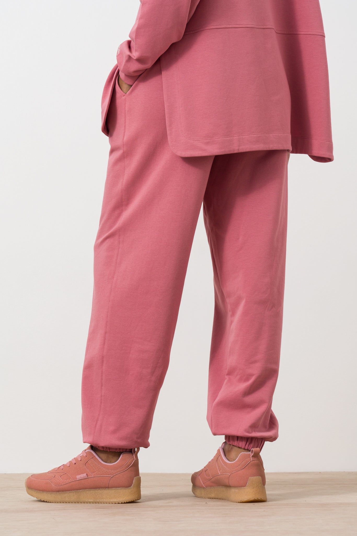 relaxed-fit-trackpants-7