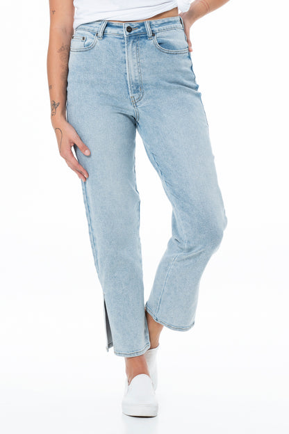 Rf13 Straight Leg Jeans _ 136359 _ Light Wash
